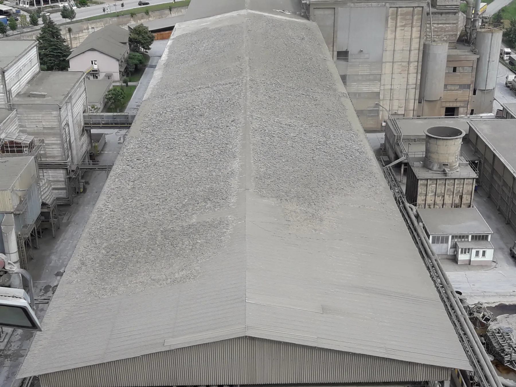 Cement Clinker Roof Buildup Cleaning
