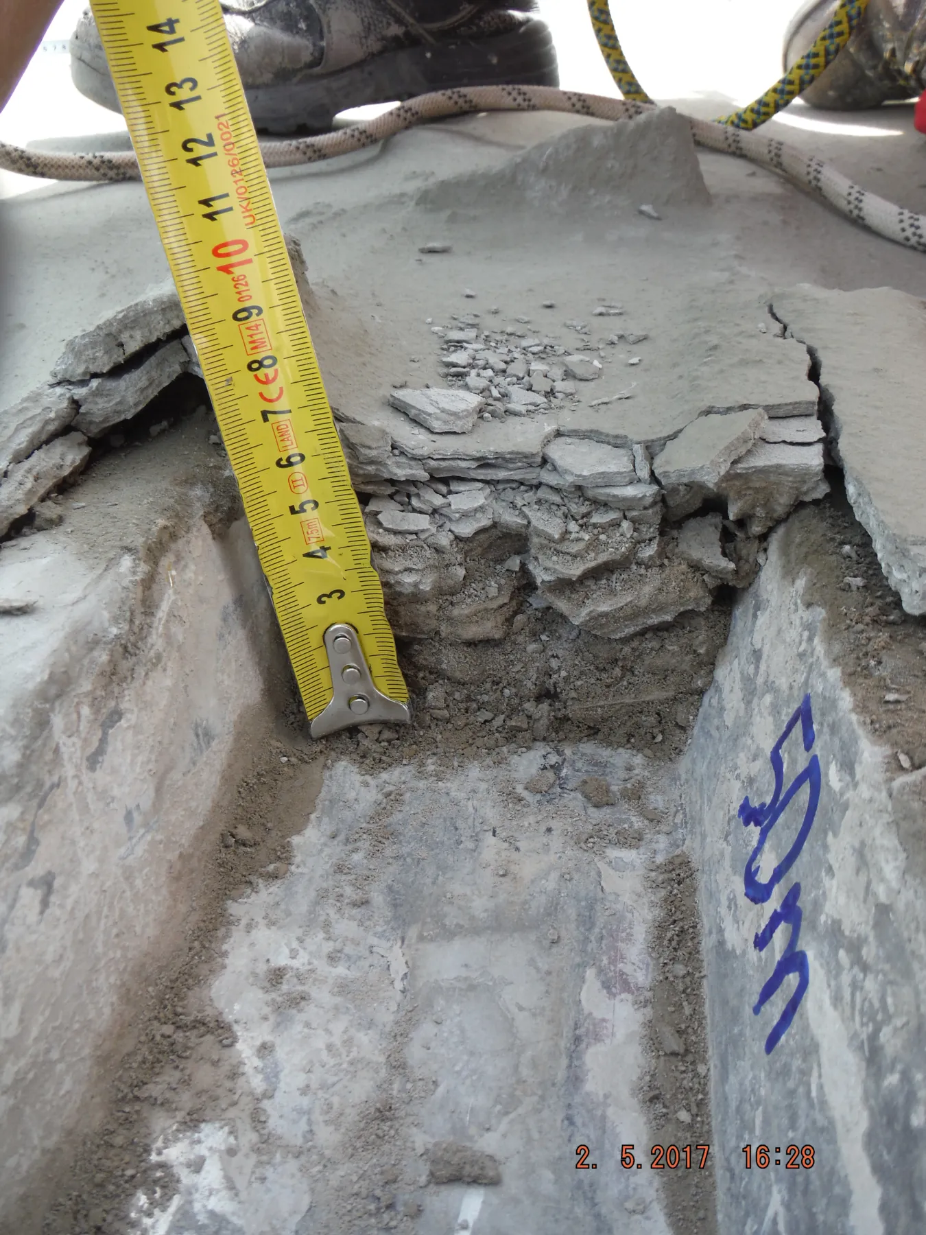 Cement Clinker Roof Buildup Cleaning