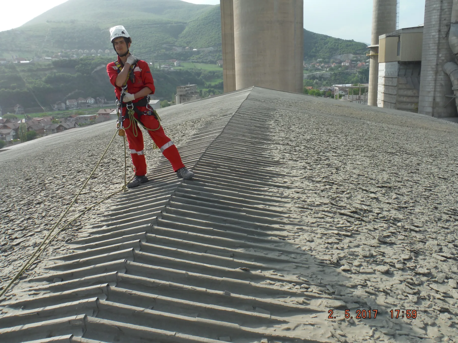 Cement Clinker Roof Buildup Cleaning