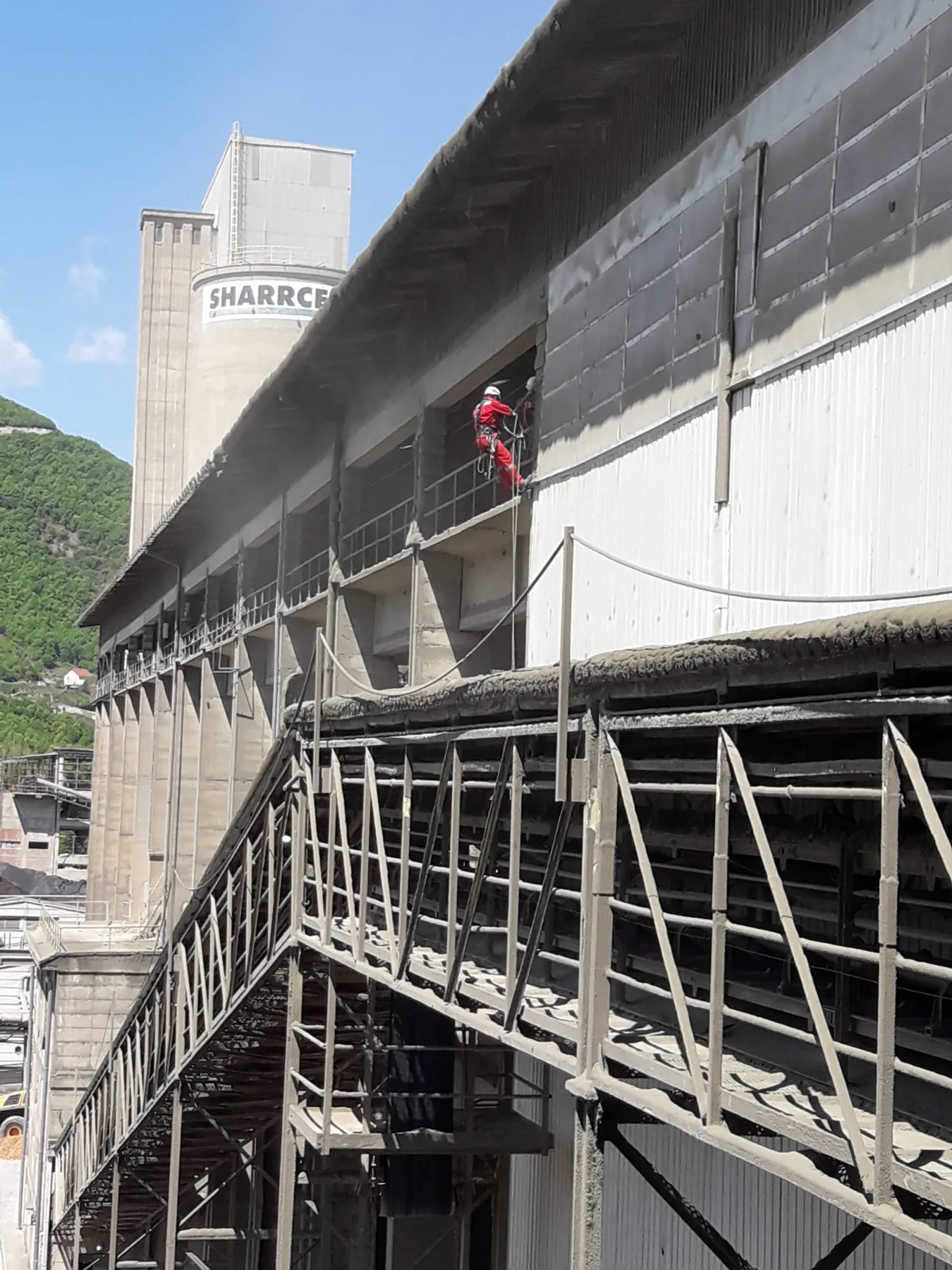 Cement Clinker Roof Buildup Cleaning