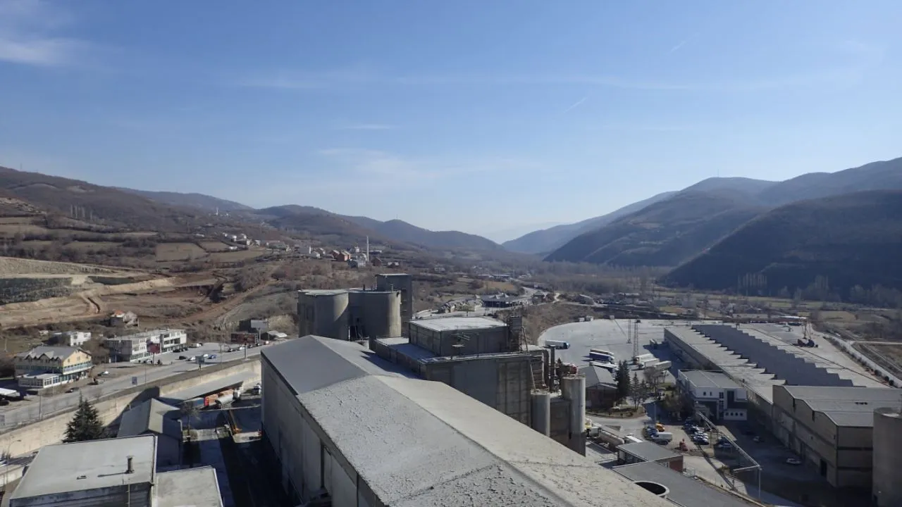 Cement Clinker Roof Buildup Cleaning