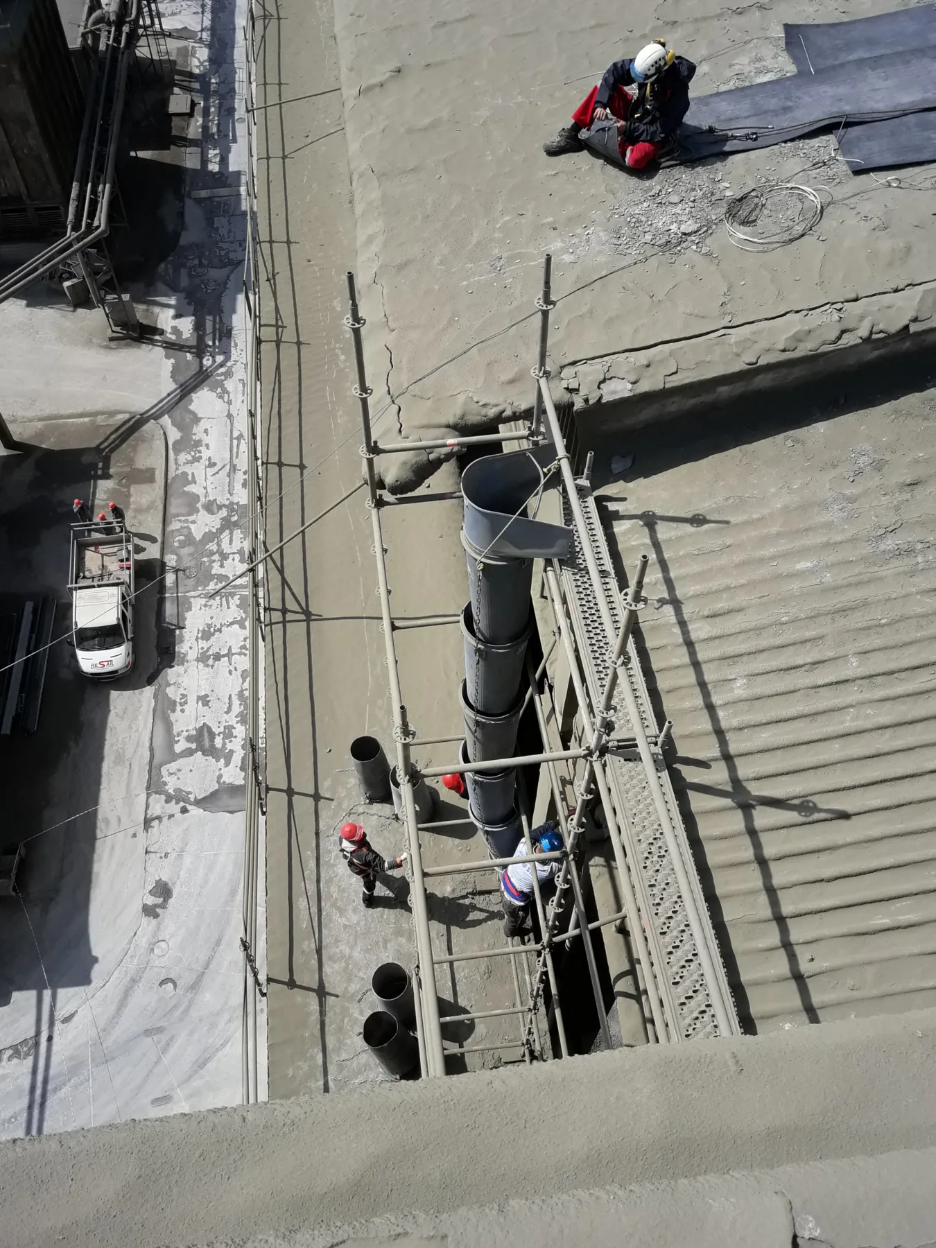 Cement Clinker Roof Buildup Cleaning