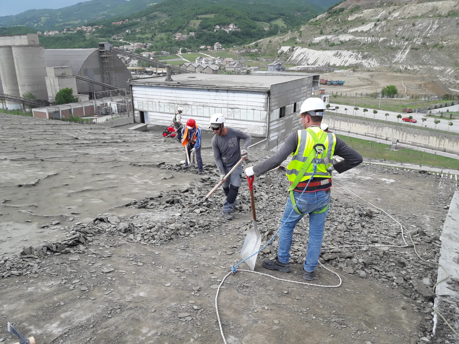 Cement Clinker Roof Buildup Cleaning