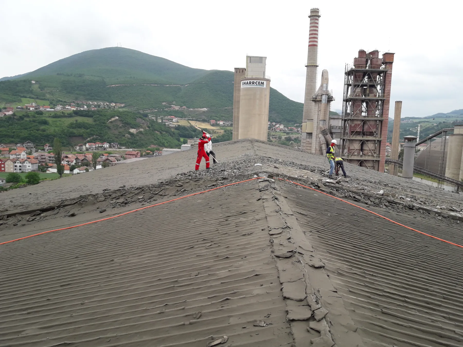 Cement Clinker Roof Buildup Cleaning