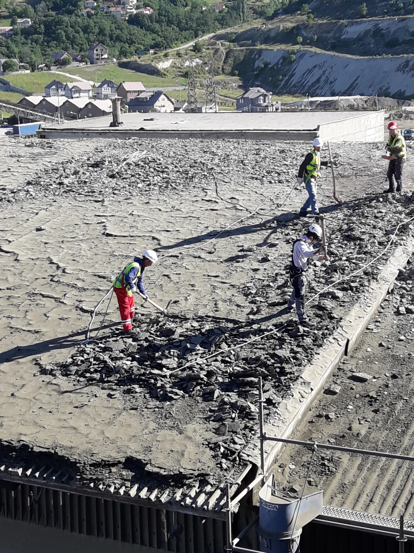 Cement Clinker Roof Buildup Cleaning