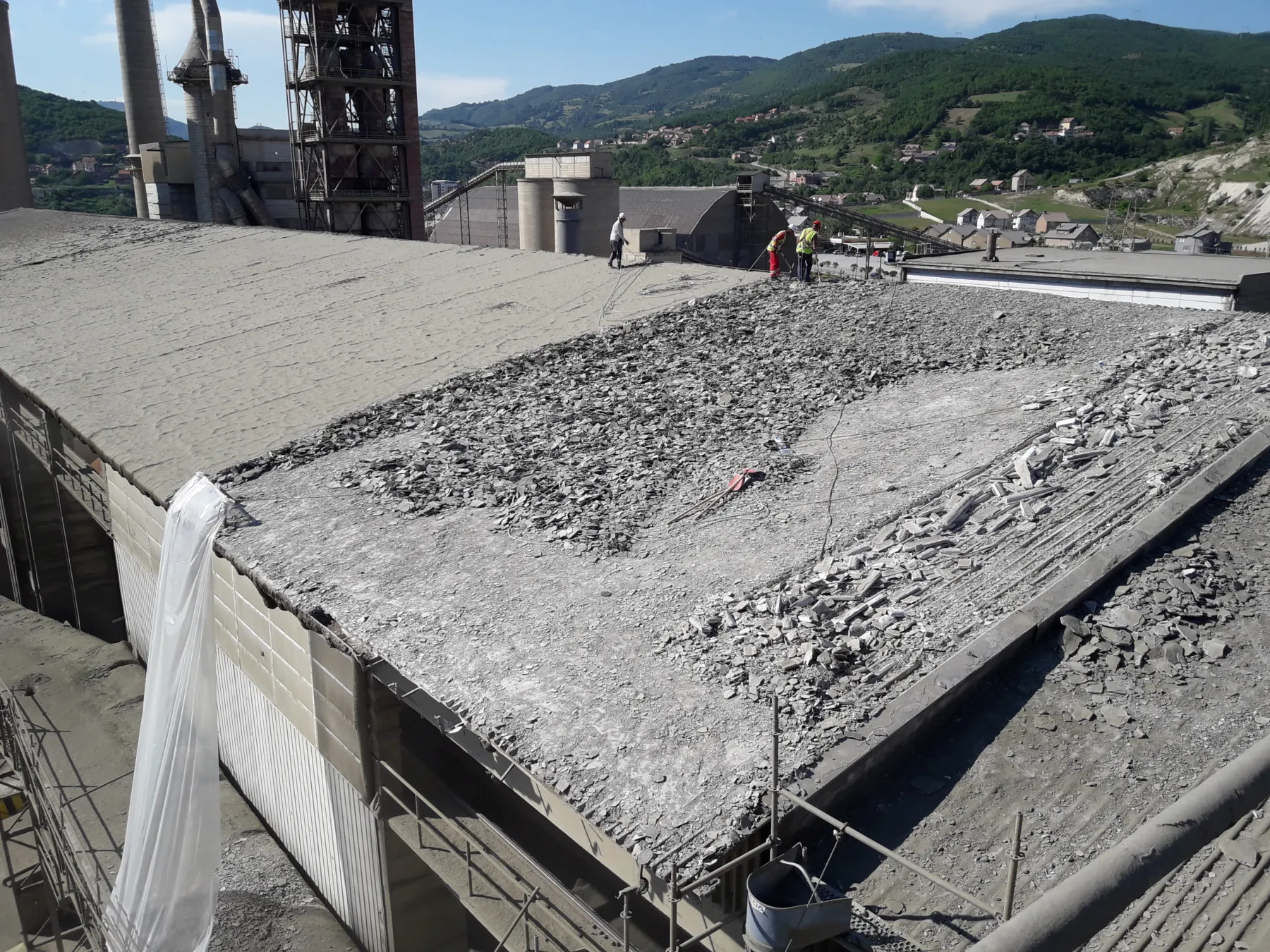 Cement Clinker Roof Buildup Cleaning