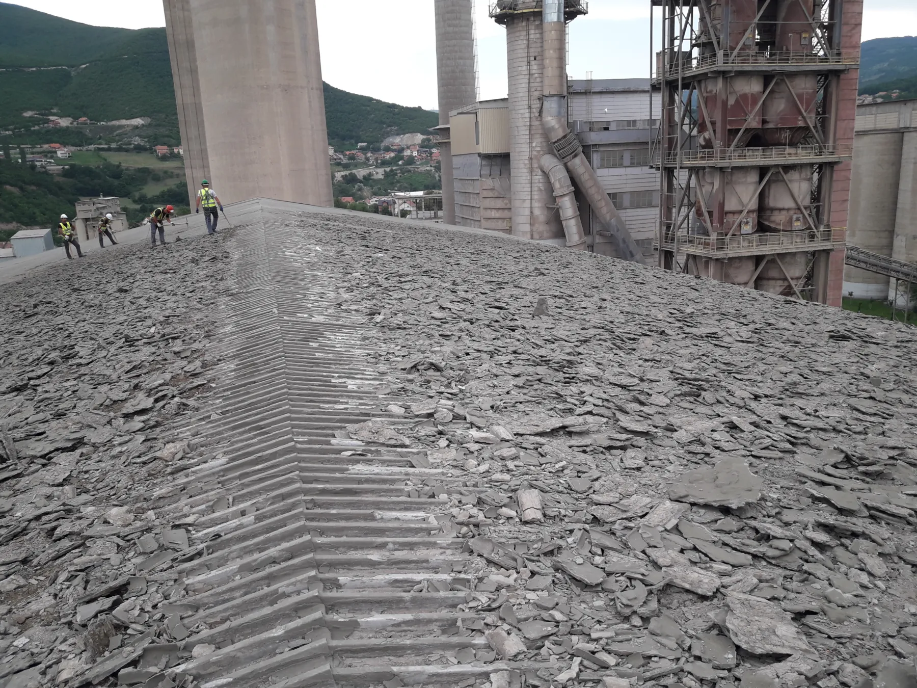 Cement Clinker Roof Buildup Cleaning
