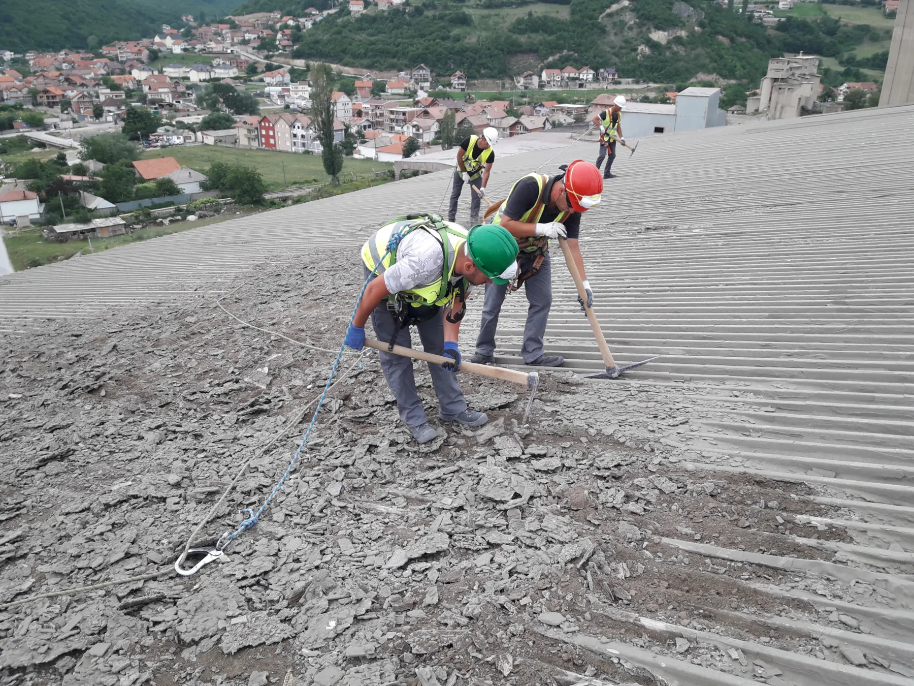 Cement Clinker Roof Buildup Cleaning
