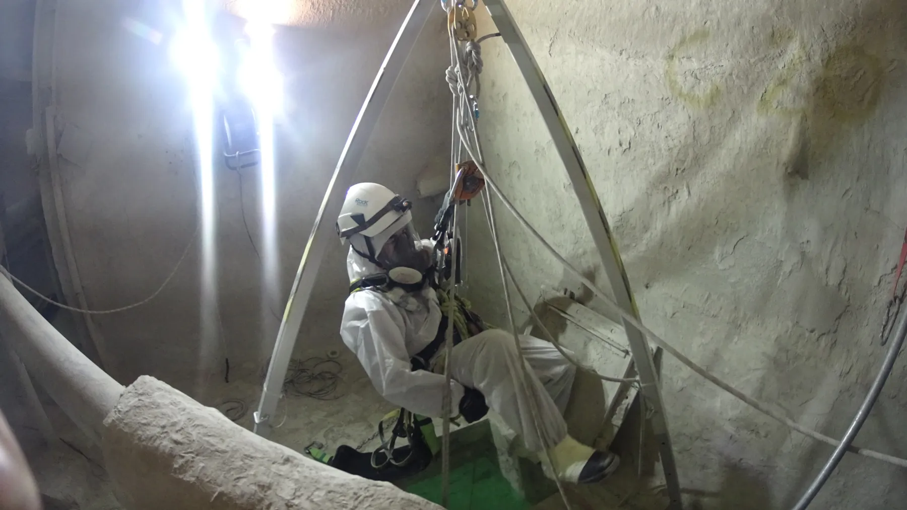 Cement Plant 20 m Silo Internal Cleaning No. 19