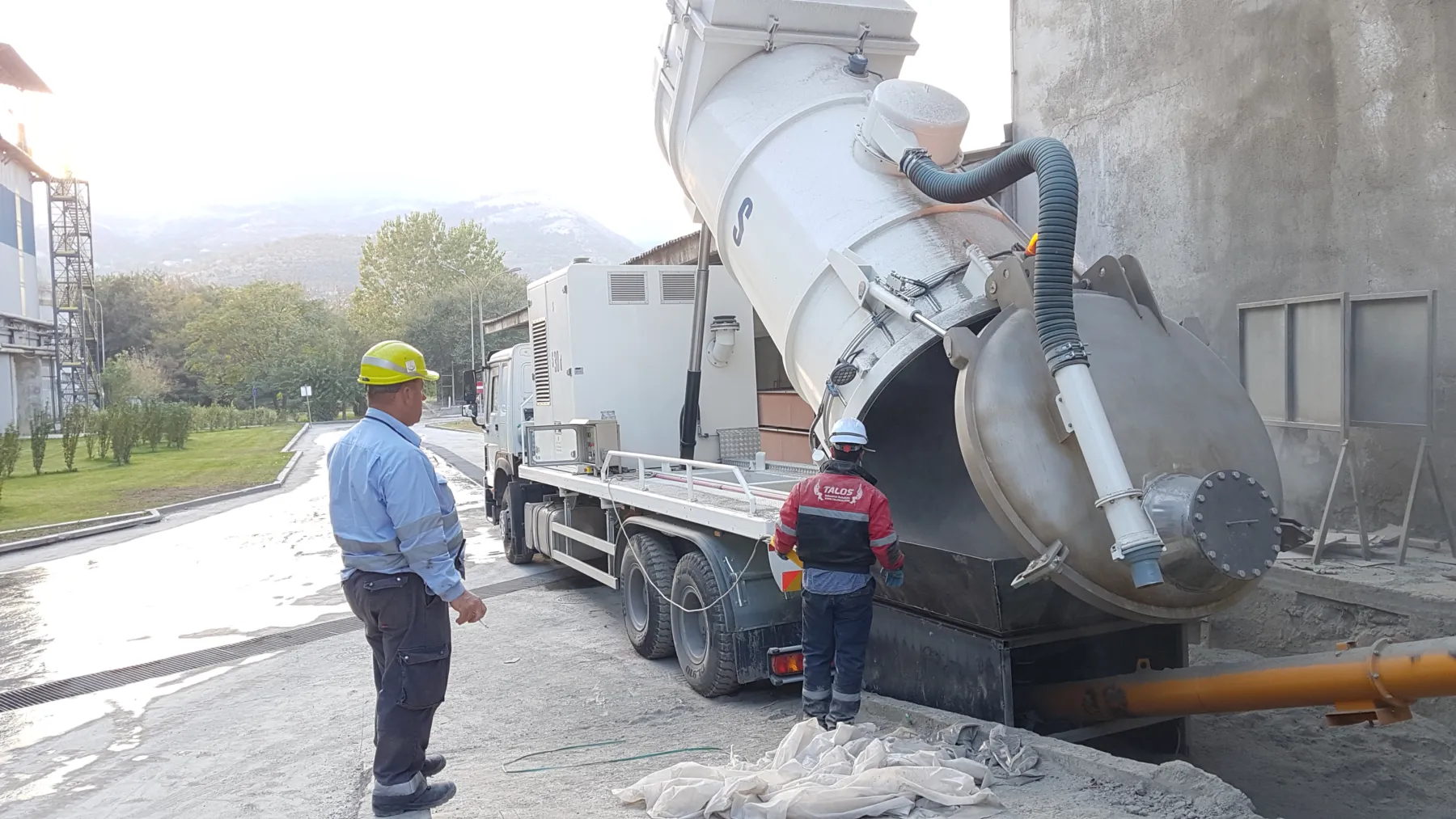 Cement Plant 20 m Silo Internal Cleaning No. 19