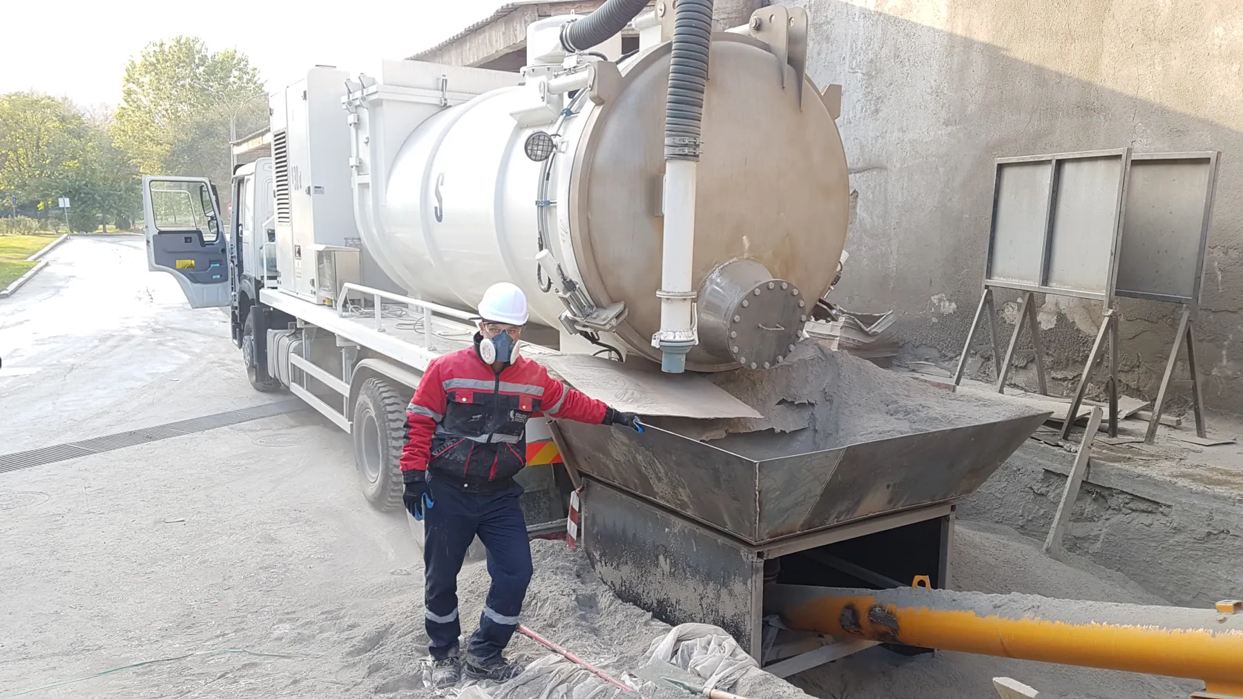 Cement Plant 20 m Silo Internal Cleaning No. 19